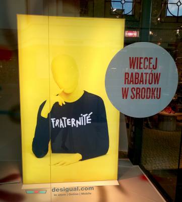 Desingual-fashion-window-display-Fraternite